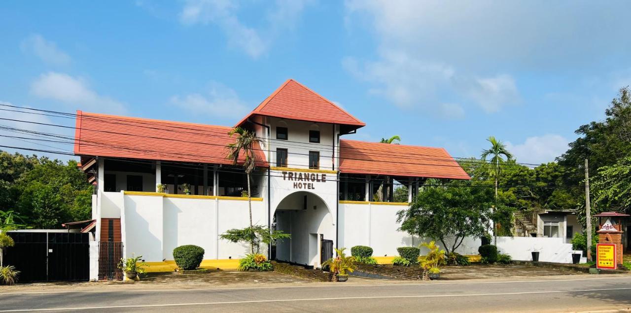 The Triangle Hotel 阿努拉德普勒 外观 照片