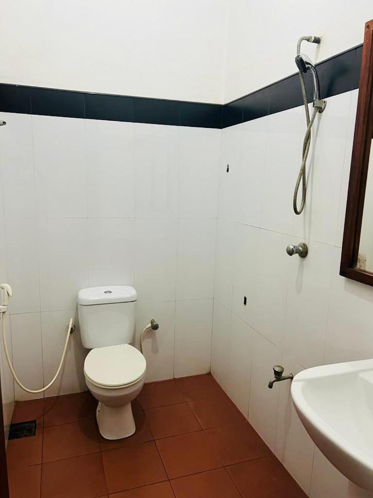 The Triangle Hotel 阿努拉德普勒 客房 照片