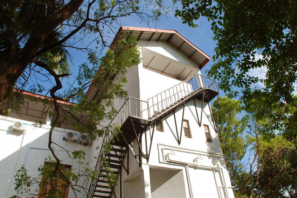 The Triangle Hotel 阿努拉德普勒 外观 照片