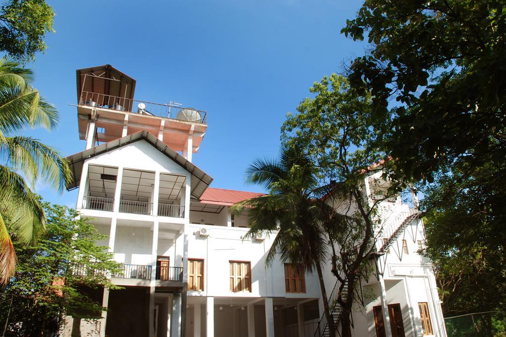The Triangle Hotel 阿努拉德普勒 外观 照片